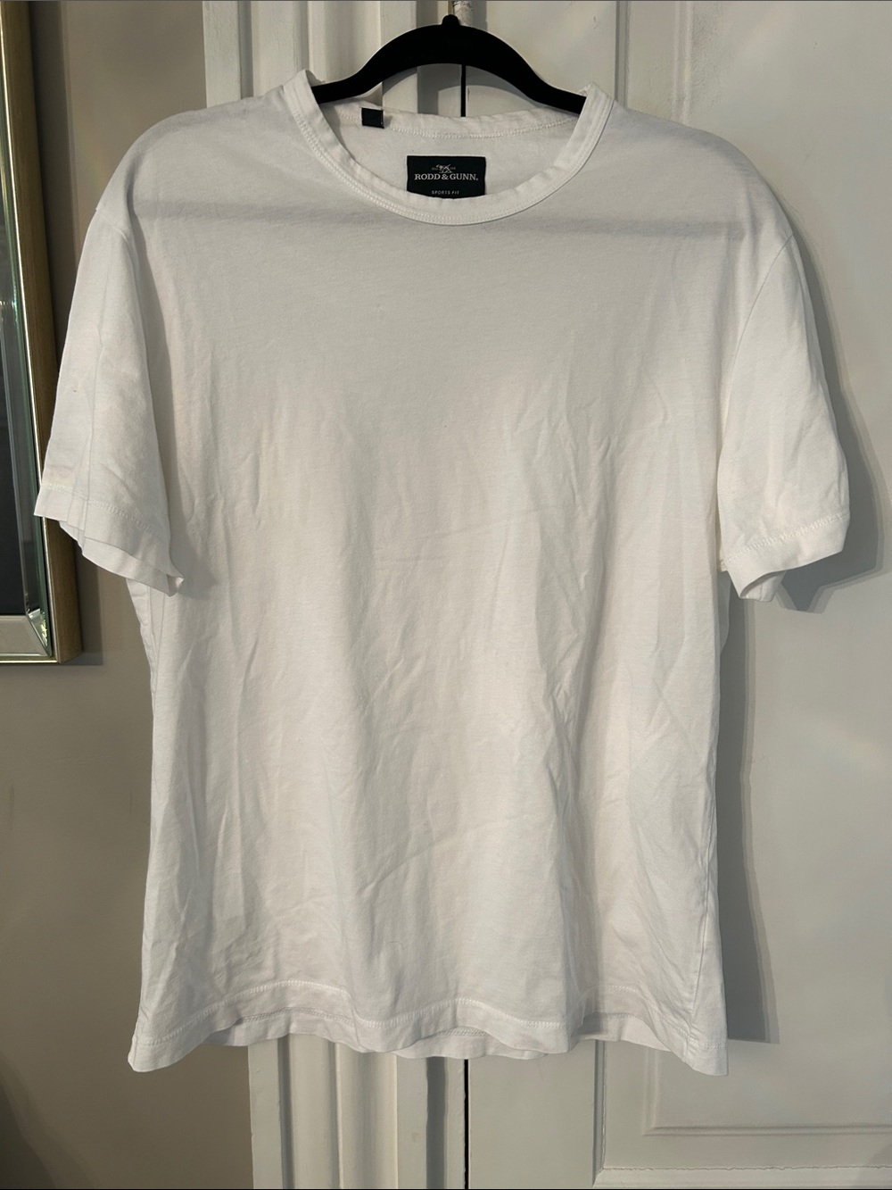 RODD & GUNN TEE NWOT